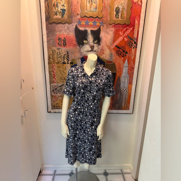 Diane Von Furstenberg navy+White Midi silk shirt Dress 👀 pics for measurements